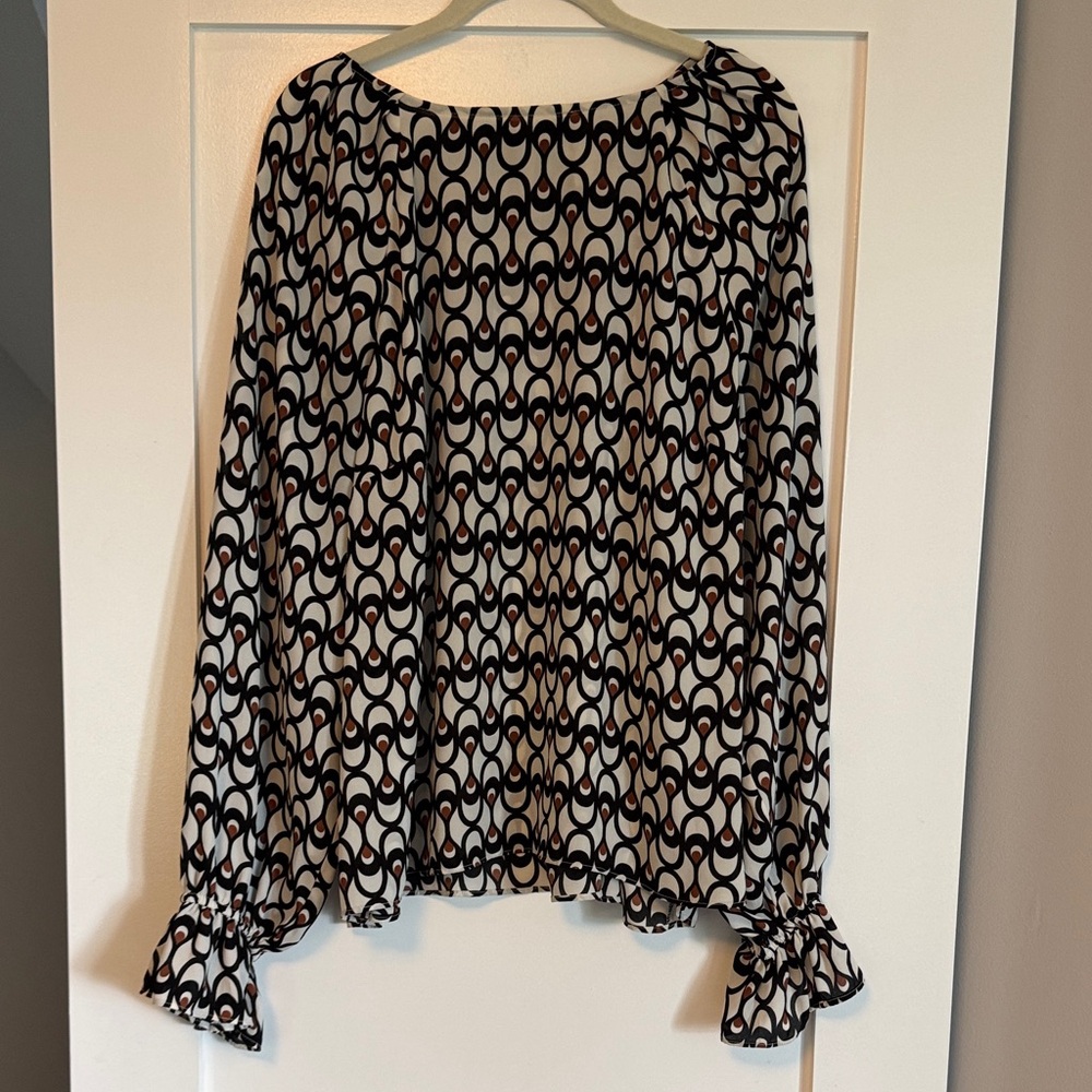 Elegant Black and White Patterned Women's Top